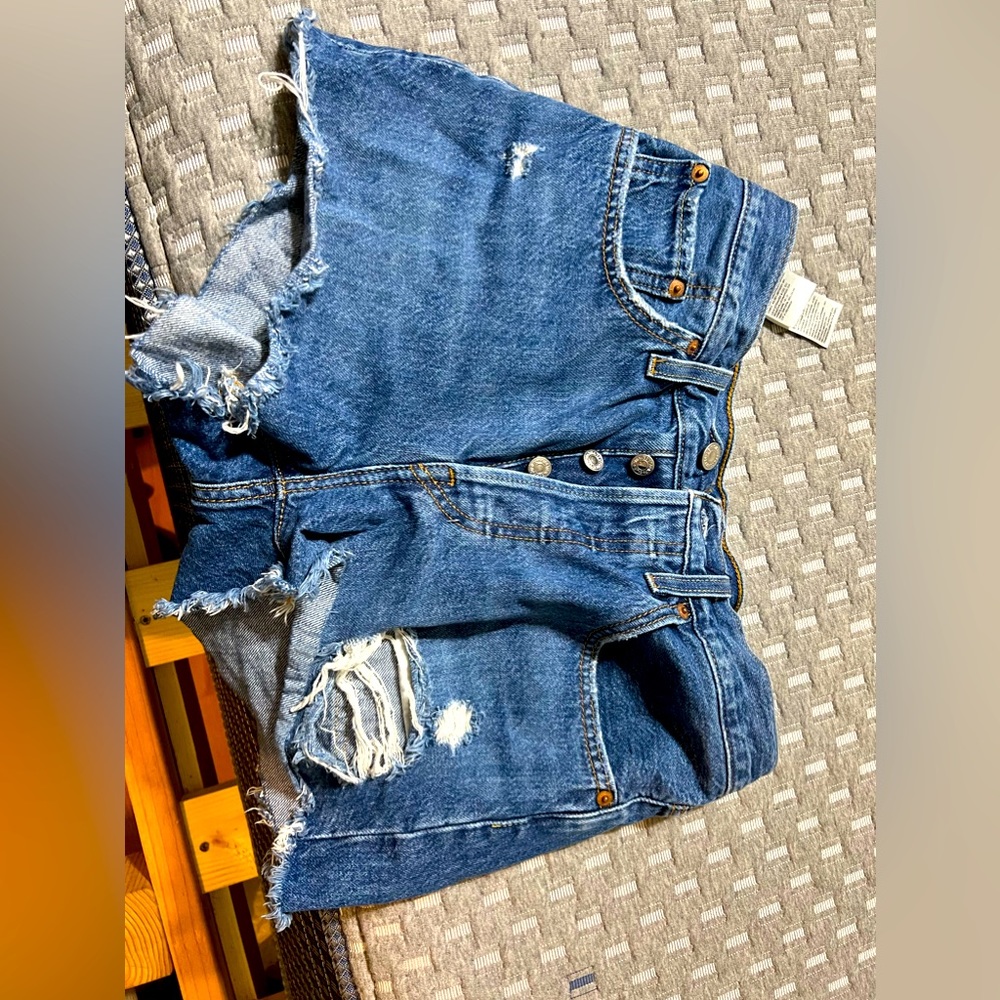 Levi’s 501 shorts distressed. Size 27